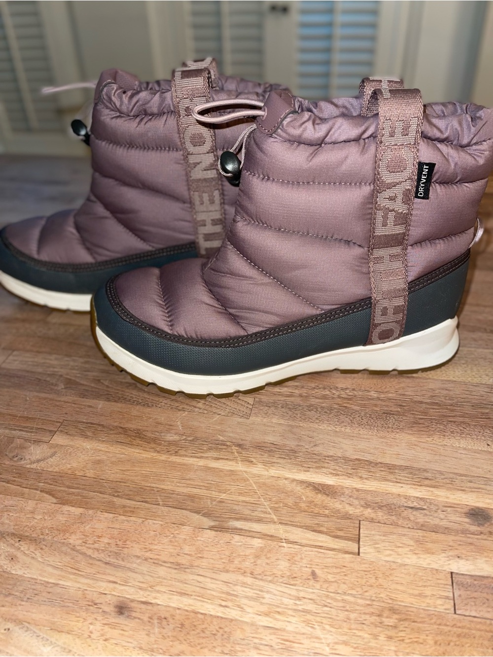 The North Face ThermoBall Pull-On Waterproof Insulated Women’s Boots Size 7